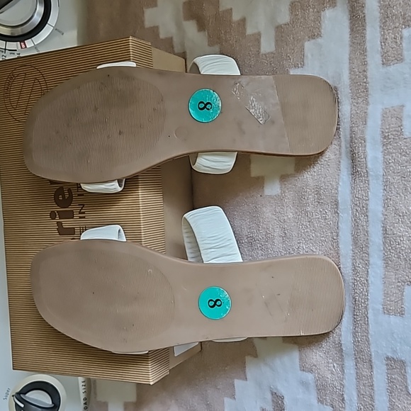 Size 8 Mariella slides. Only wore twice. Guc - Picture 2 of 5